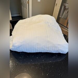 Nestwell King Size Soft White Mattress Pad - like new condition